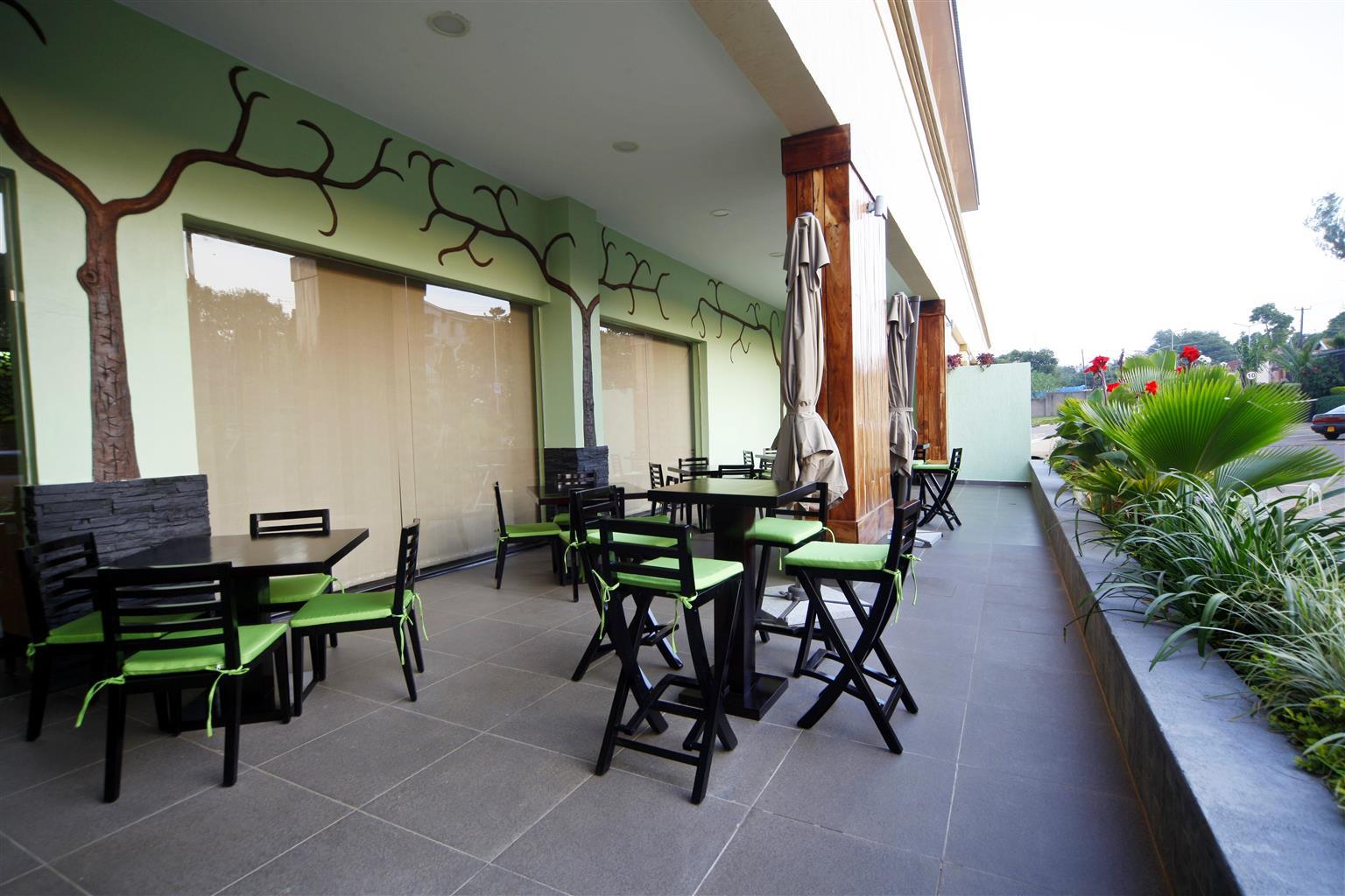 Best Western Premier Garden Hotel Entebbe Esterno foto