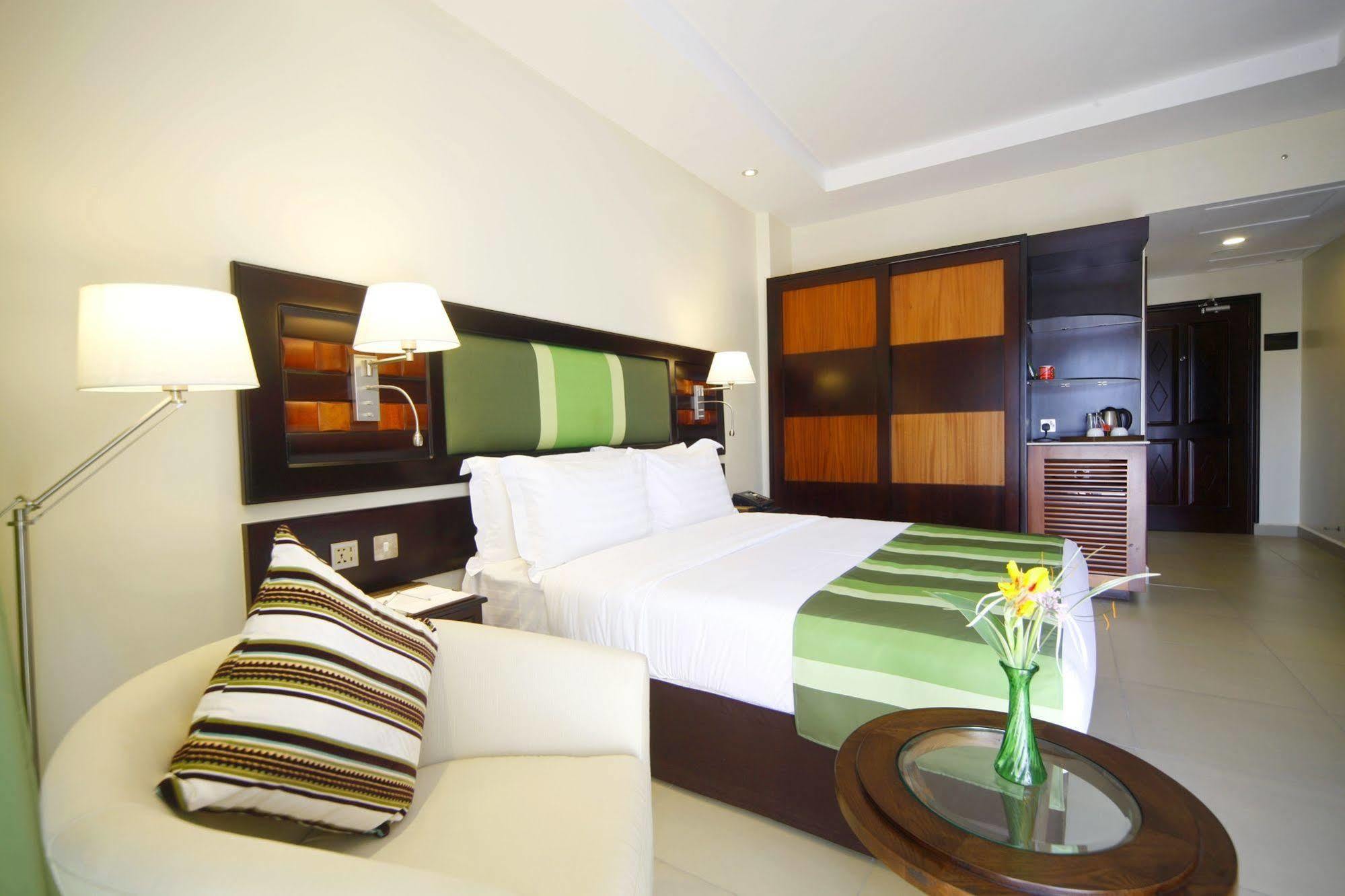 Best Western Premier Garden Hotel Entebbe Esterno foto
